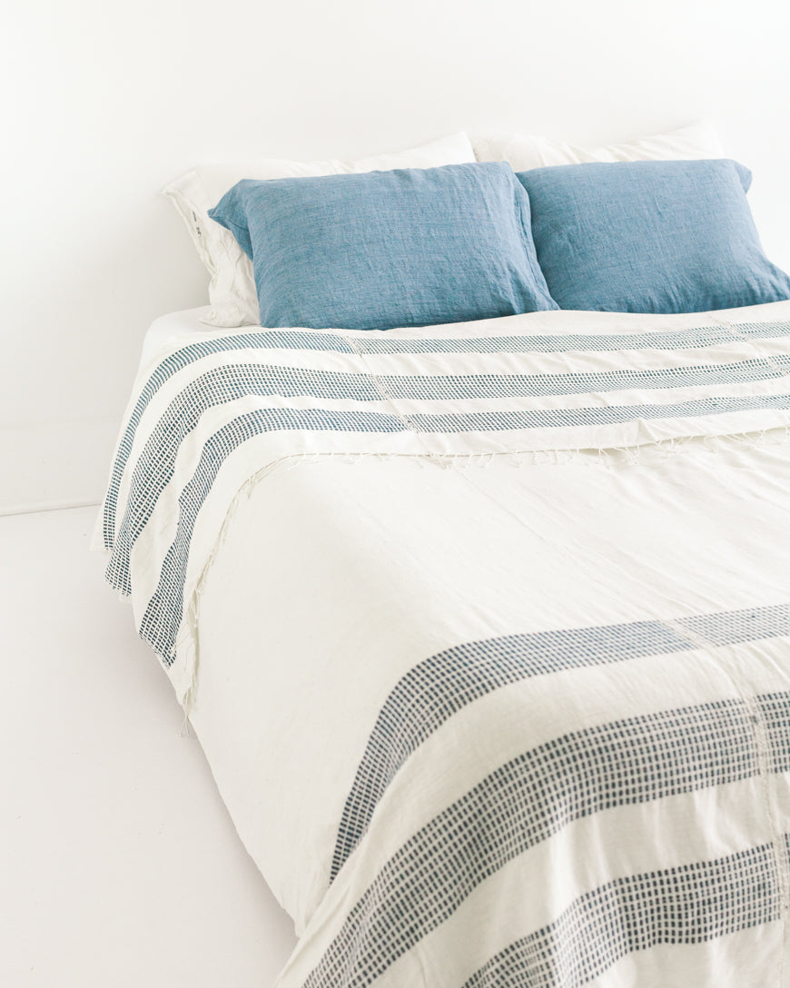 3 Panel Dotted Cotton Blanket in - Bedding photo