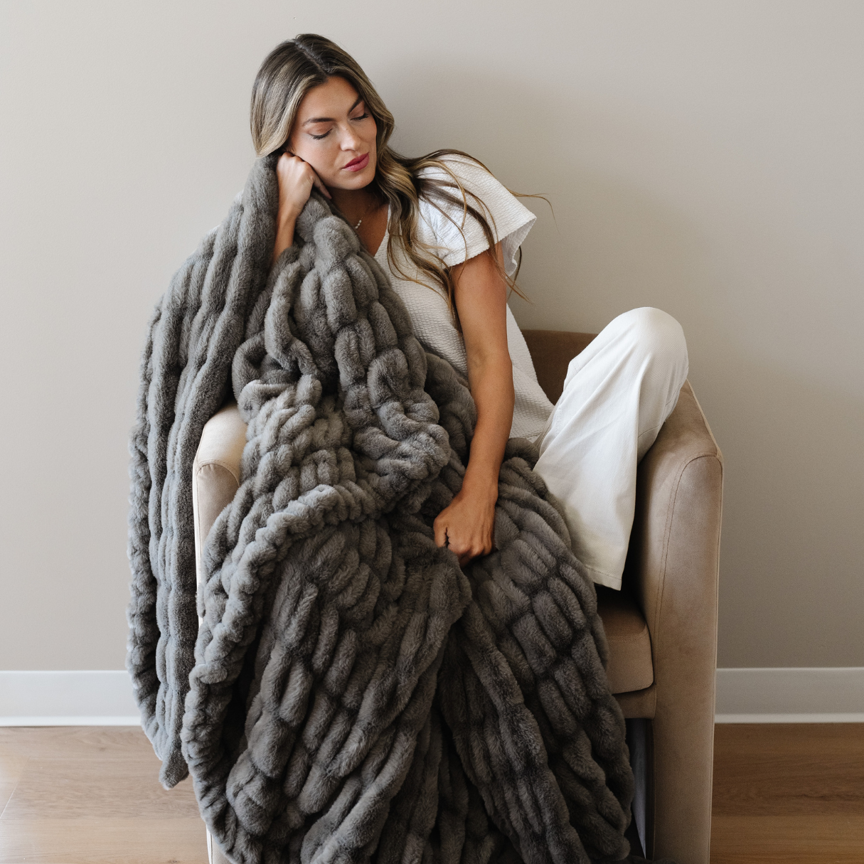 Saranoni Double Ruched XL Faux Fur XL Throw Blankets -