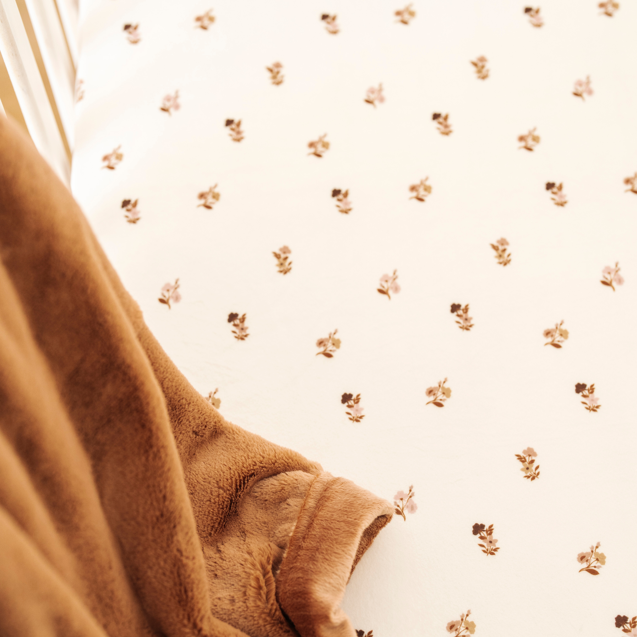 MINKY STRETCH LUXE CRIB SHEETS in - photo