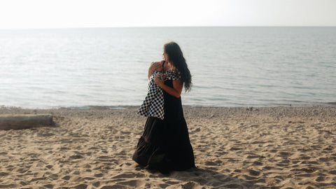 Black Race Ring Sling Carrier in - photo
