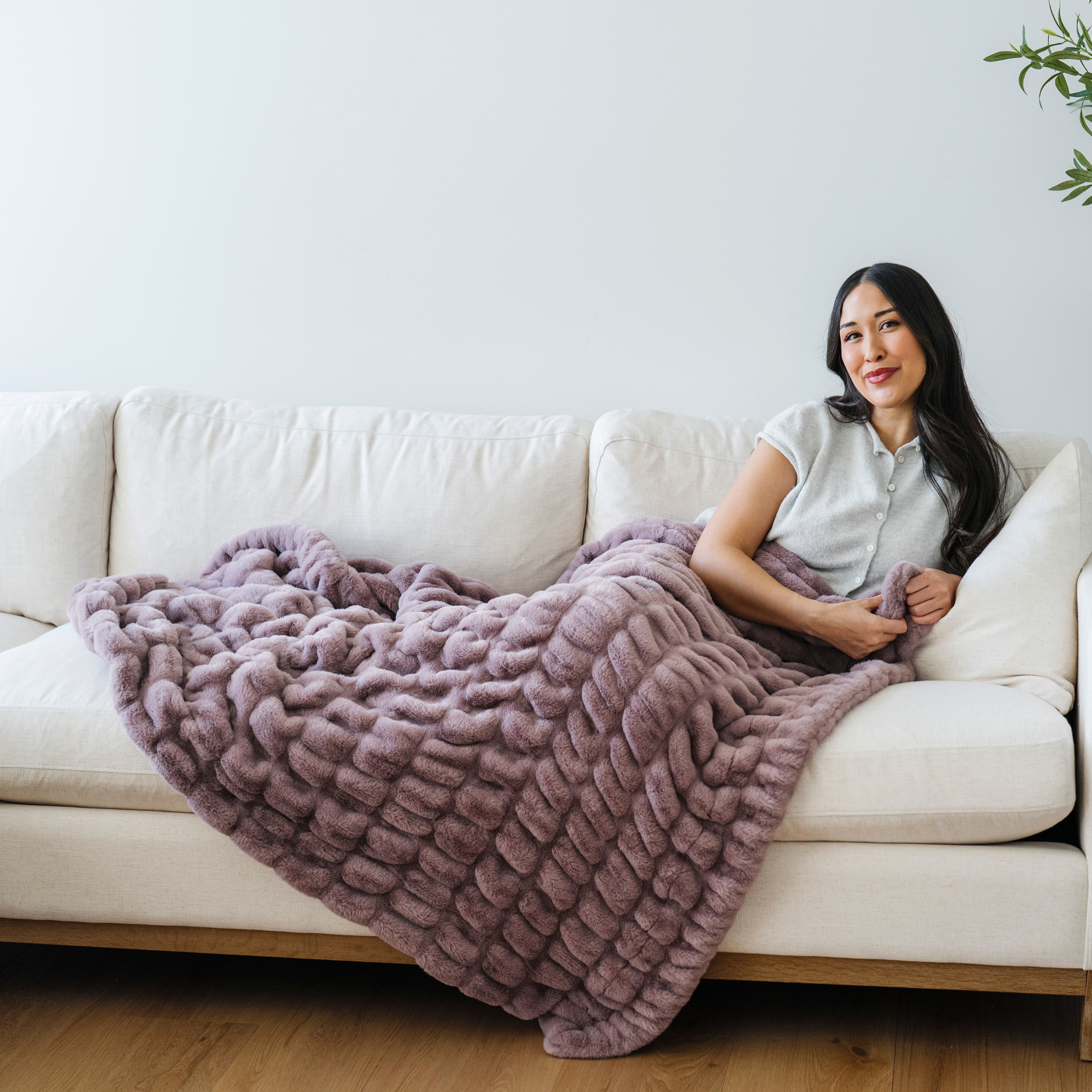 Saranoni Double Ruched XL Faux Fur XL Throw Blankets -
