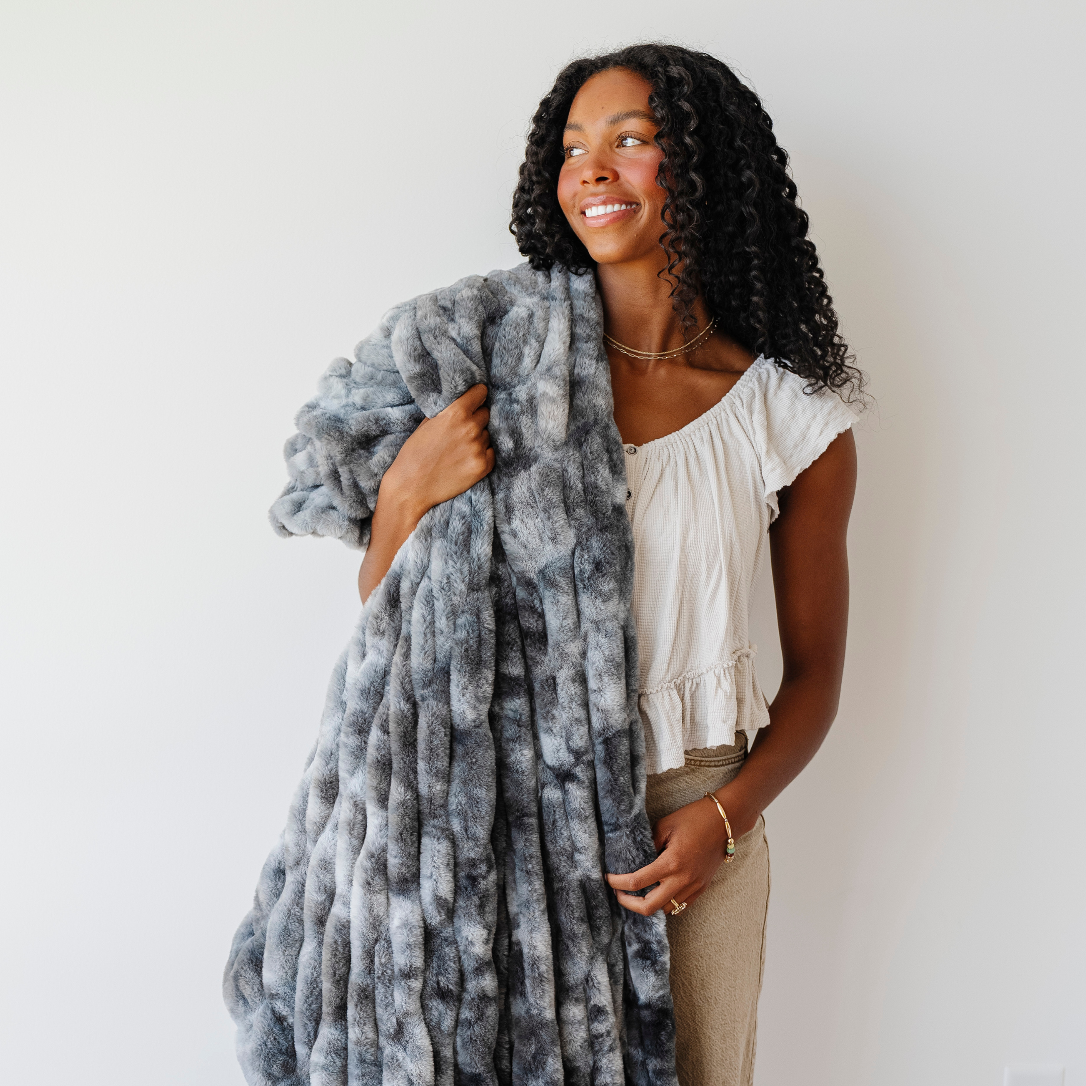 Saranoni Double Ruched XL Faux Fur XL Throw Blankets - Charcoal Blend