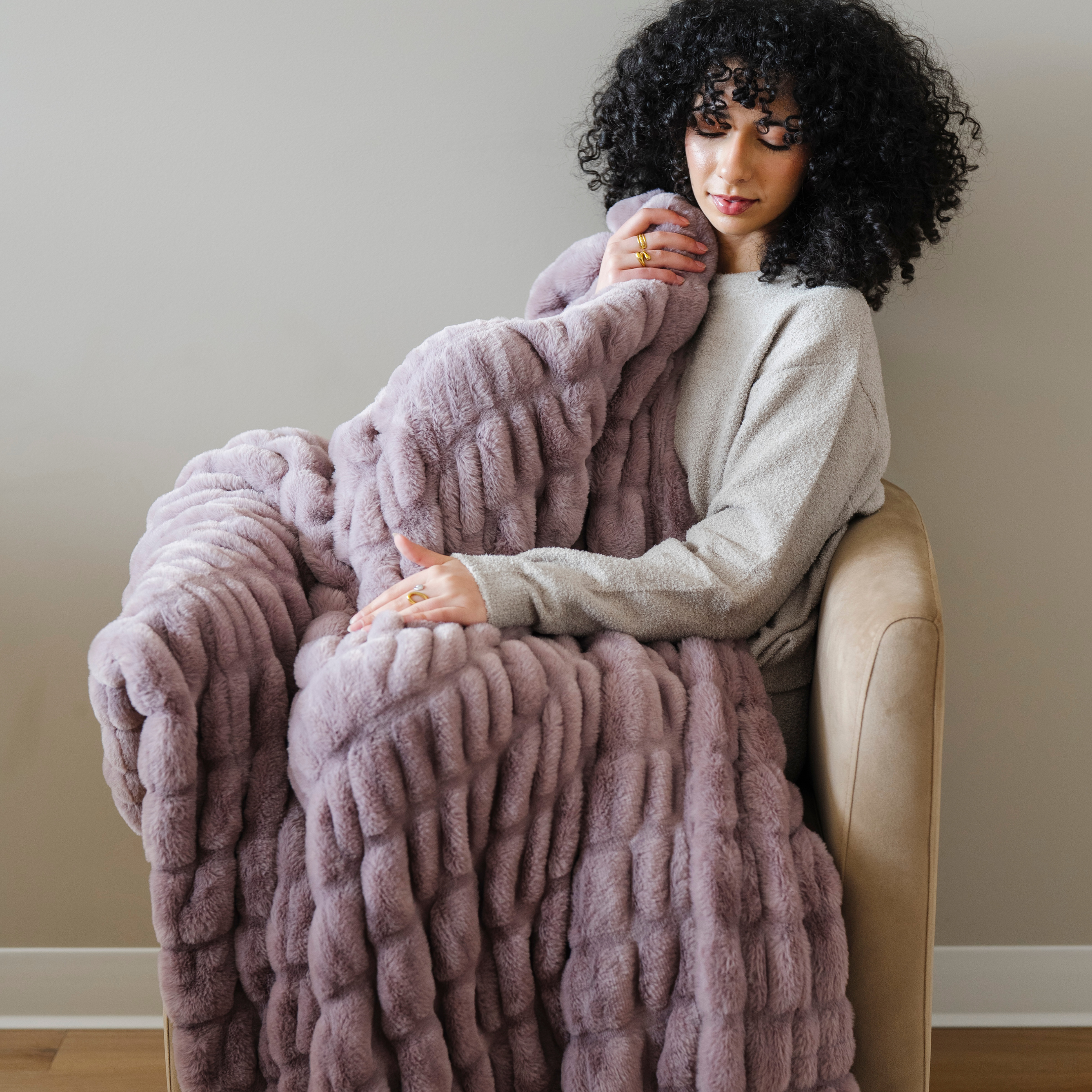 Saranoni Double Ruched XL Faux Fur XL Throw Blankets -