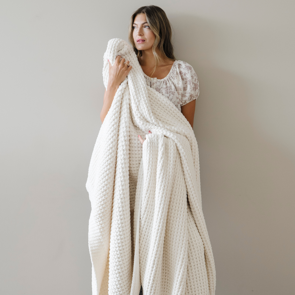 Saranoni Waffle Knit XL Throw Blankets in - photo