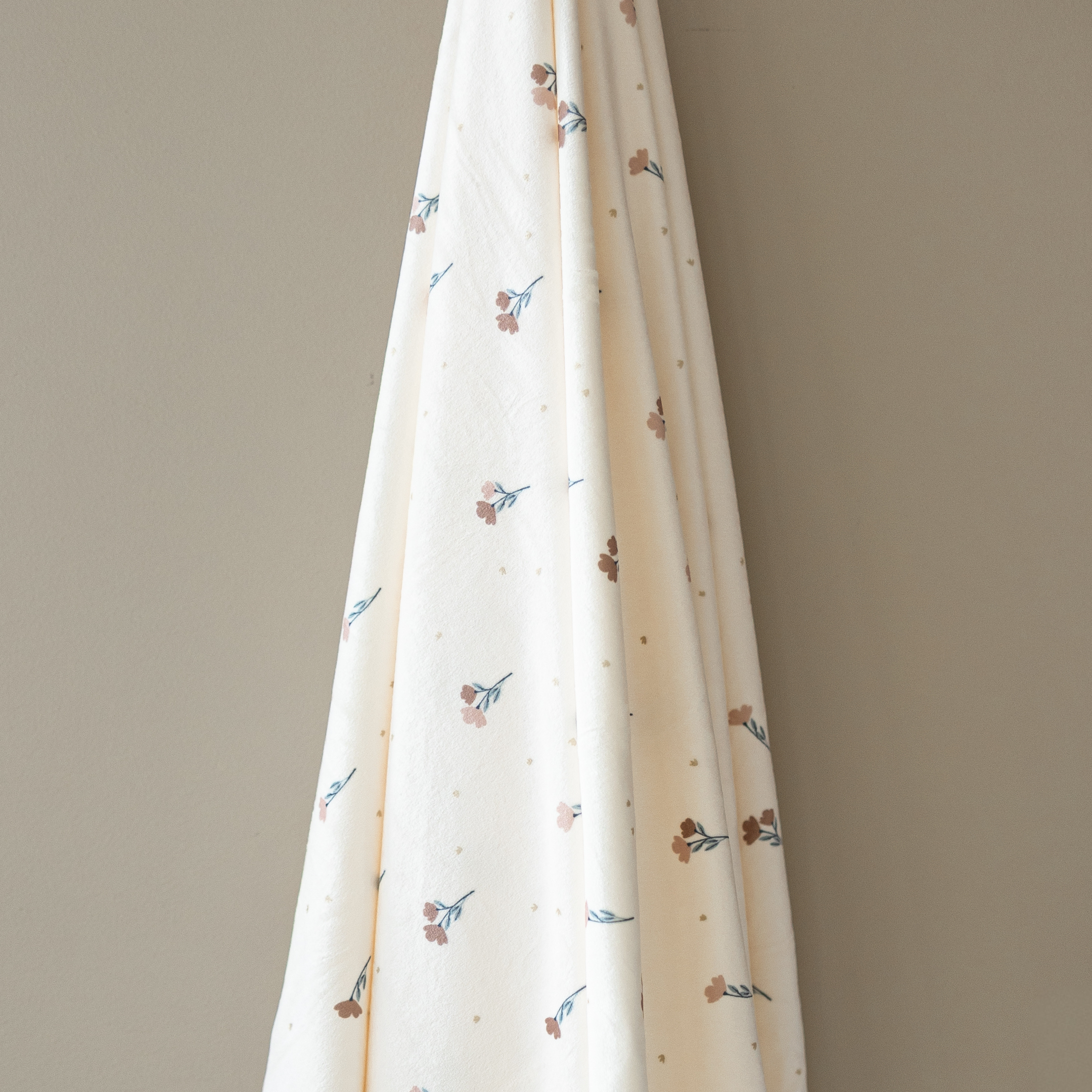 MINKY STRETCH LUXE SWADDLE/BLANKET in - photo