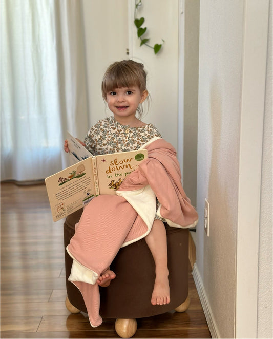 Peony Ribbed Toddler Blanket in - photo