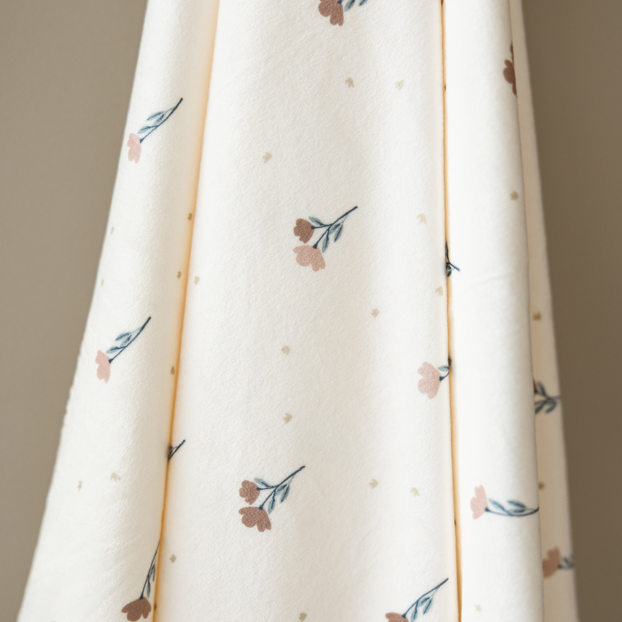 MINKY STRETCH LUXE SWADDLE/BLANKET in - photo
