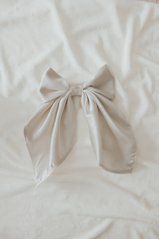 Ivorie Holiday Luxury Large Bow Clip