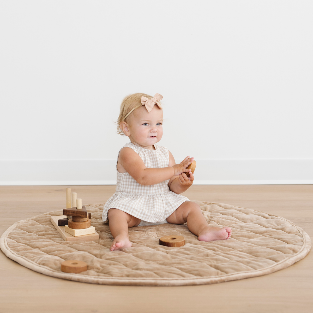 MINKY PLAY MAT in Hazelnut - photo