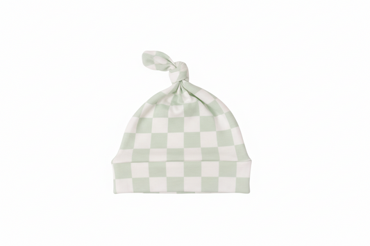 Leaf Green Checkered Knotted Hat in - photo
