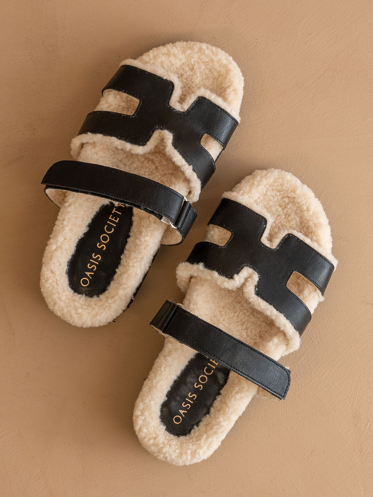 The Alpine | Black Faux Shearling Sandals - Black