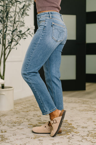 Amelia High Waist Ankle Straight in - Womens photo