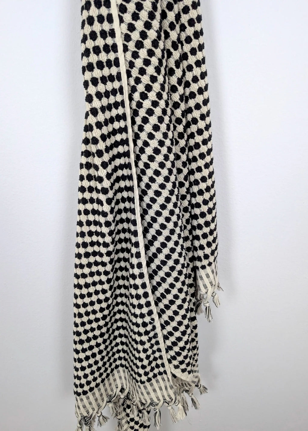 Bloom Collection – Oversized Turkish Cotton Bath Towel with Raised Texture and Hand-Tied Tassels - SwagglyLife Home & Fashion