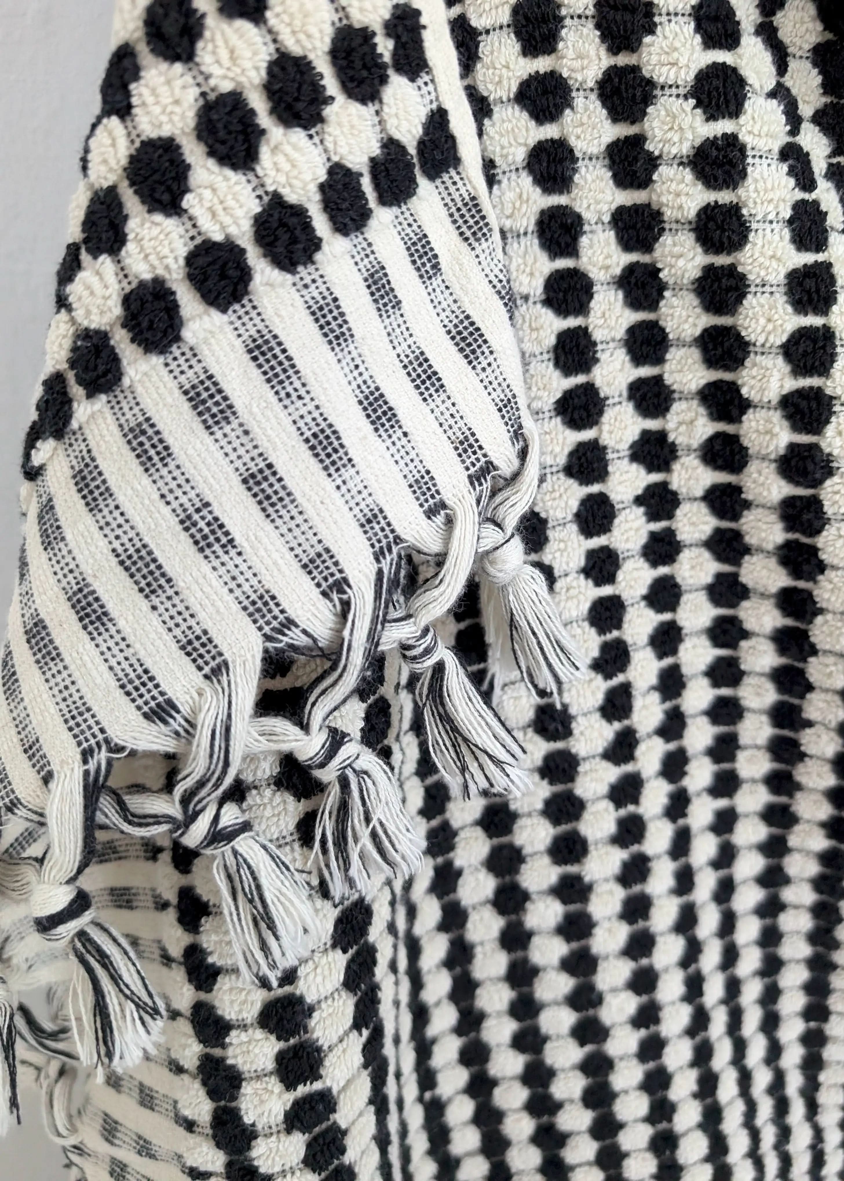 Bloom Collection – Oversized Turkish Cotton Bath Towel with Raised Texture and Hand-Tied Tassels - SwagglyLife Home & Fashion