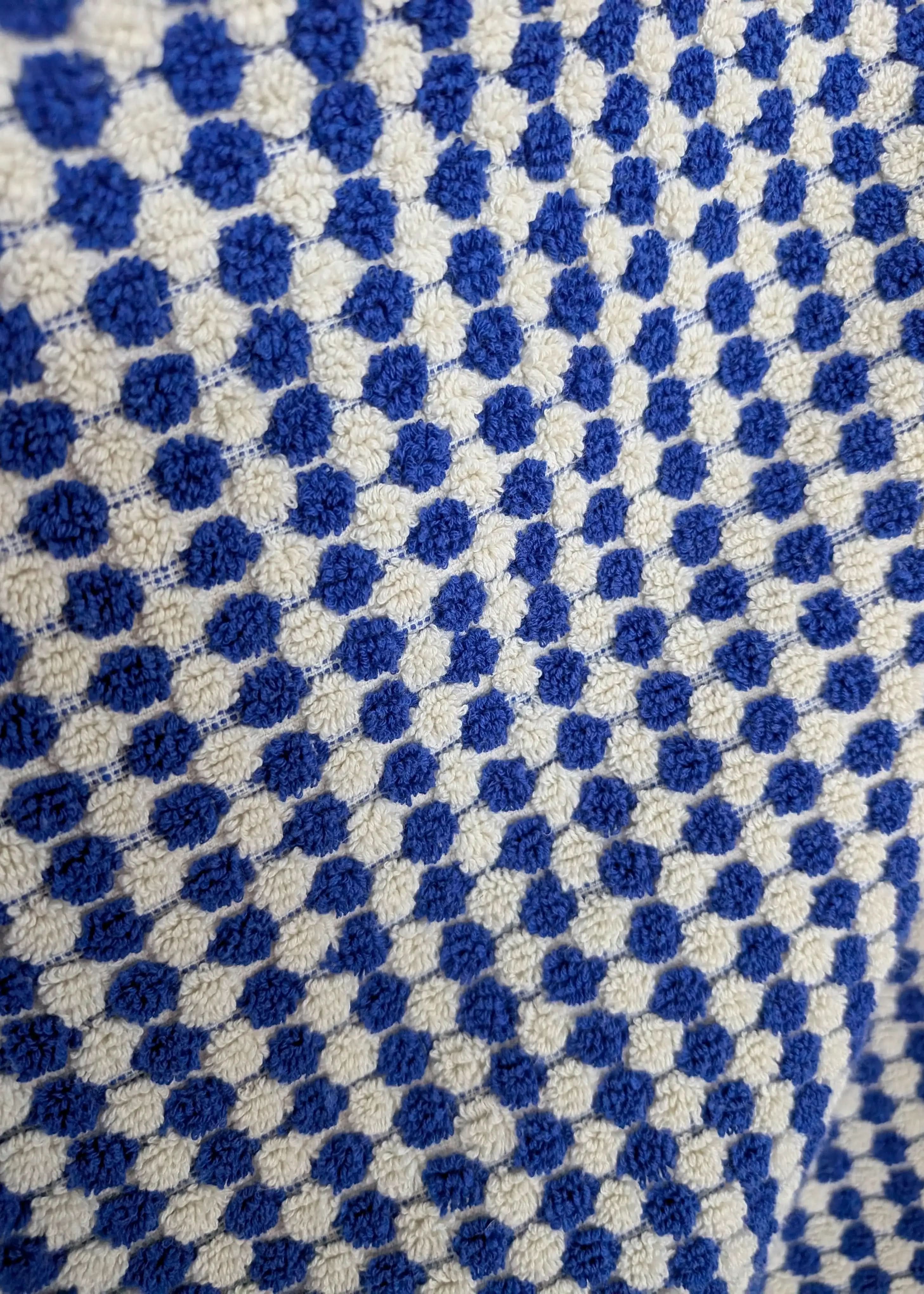 Bloom Collection – Oversized Turkish Cotton Bath Towel with Raised Texture and Hand-Tied Tassels - SwagglyLife Home & Fashion