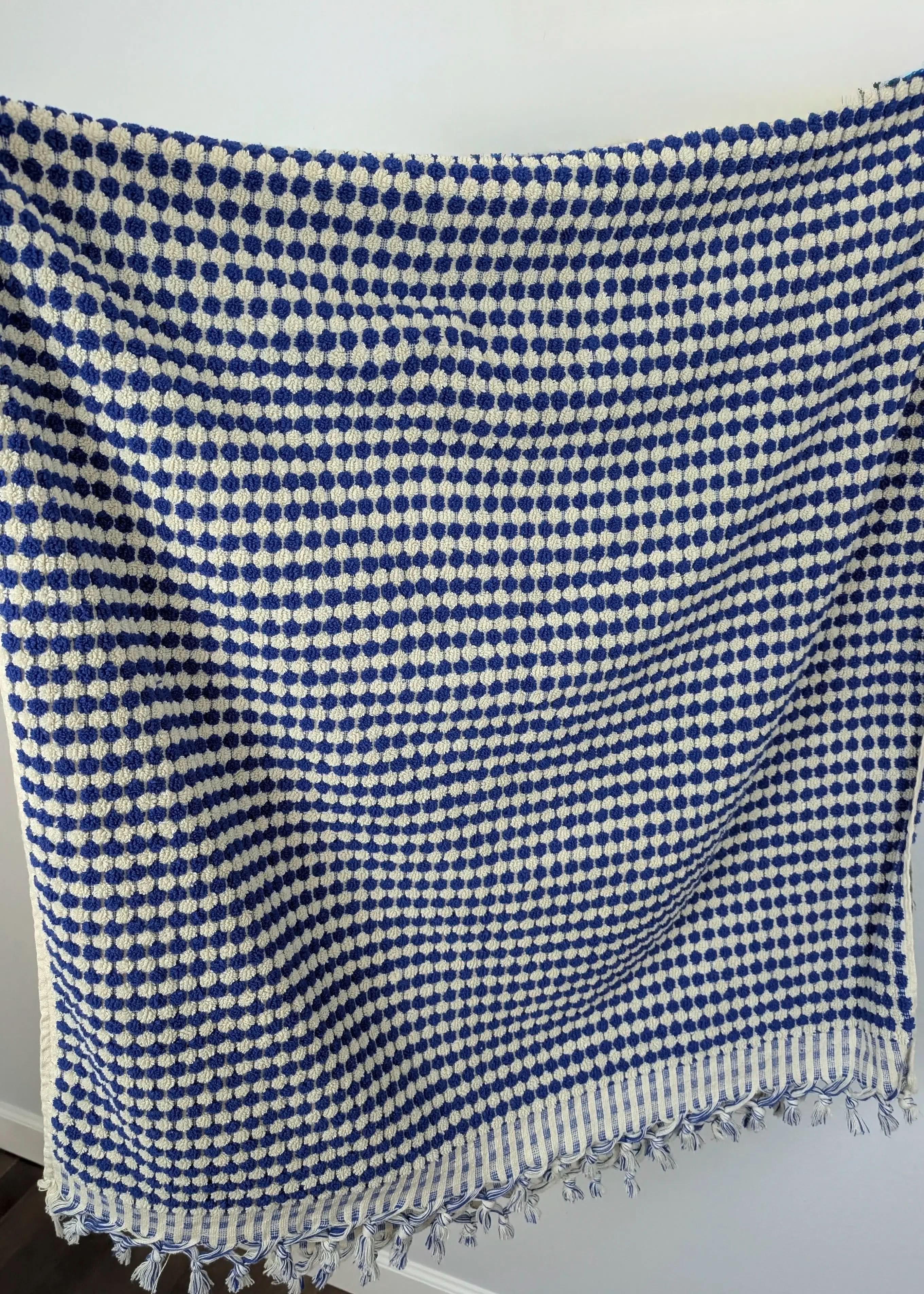 Bloom Collection – Oversized Turkish Cotton Bath Towel with Raised Texture and Hand-Tied Tassels - SwagglyLife Home & Fashion