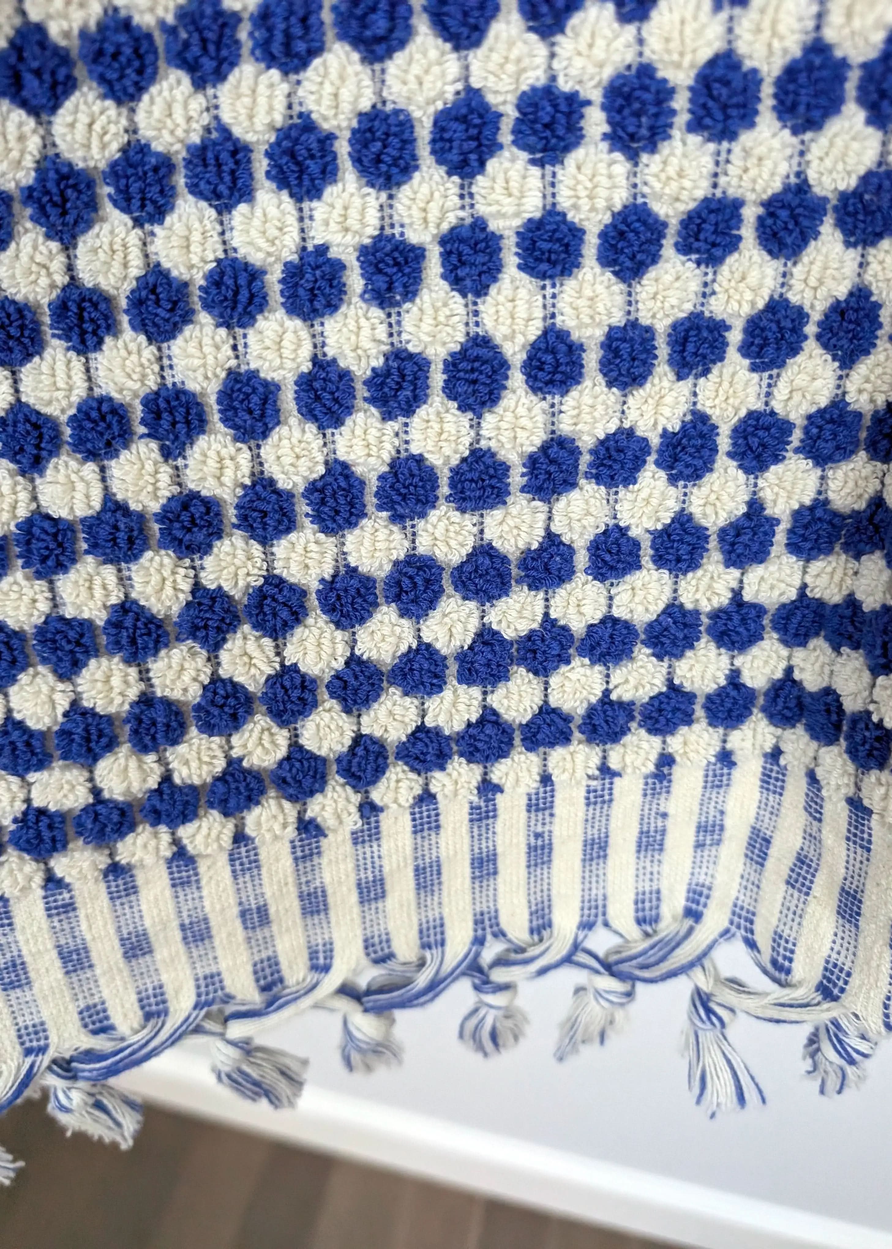 Bloom Collection – Oversized Turkish Cotton Bath Towel with Raised Texture and Hand-Tied Tassels - SwagglyLife Home & Fashion