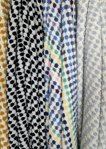 Bloom Collection – Oversized Turkish Cotton Bath Towel with Raised Texture and Hand-Tied Tassels - SwagglyLife Home & Fashion