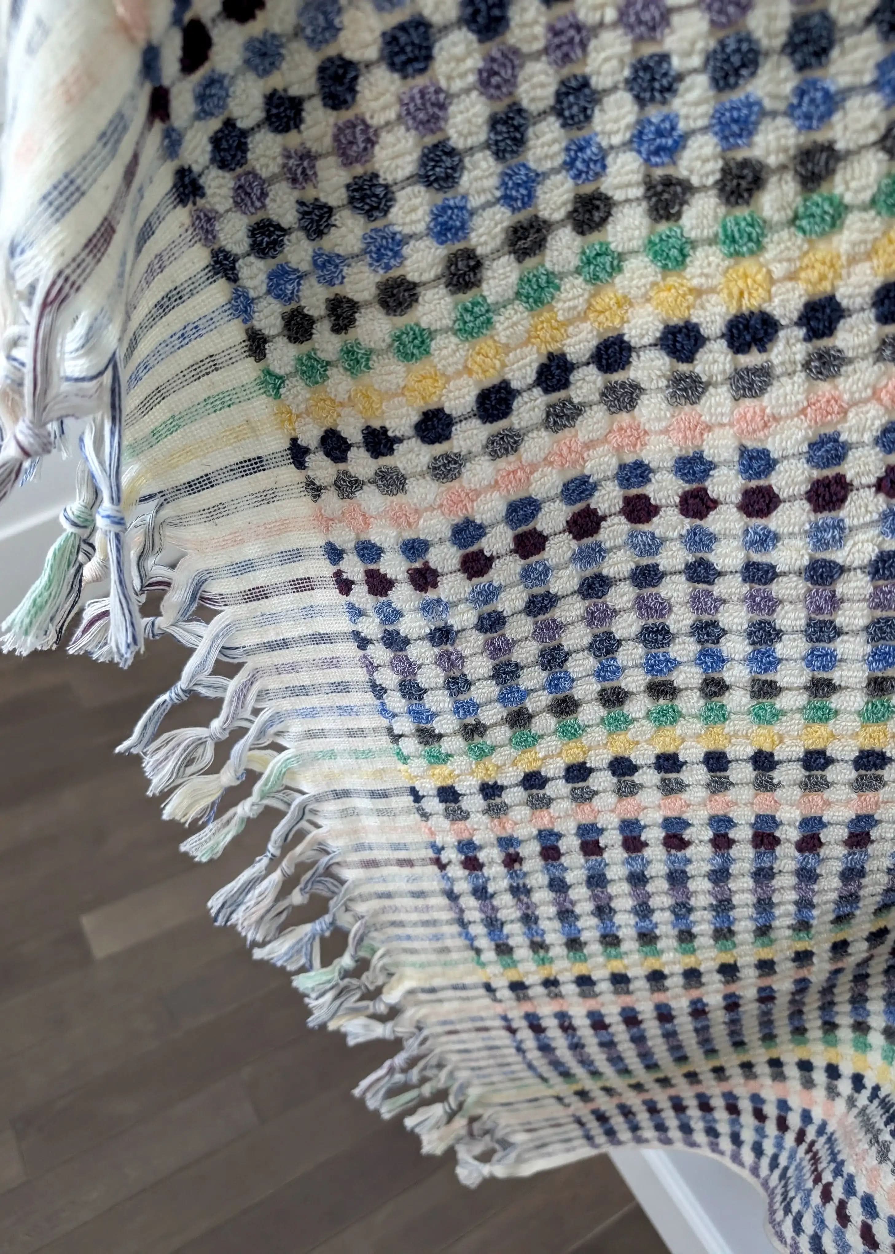 Bloom Collection – Oversized Turkish Cotton Bath Towel with Raised Texture and Hand-Tied Tassels - SwagglyLife Home & Fashion