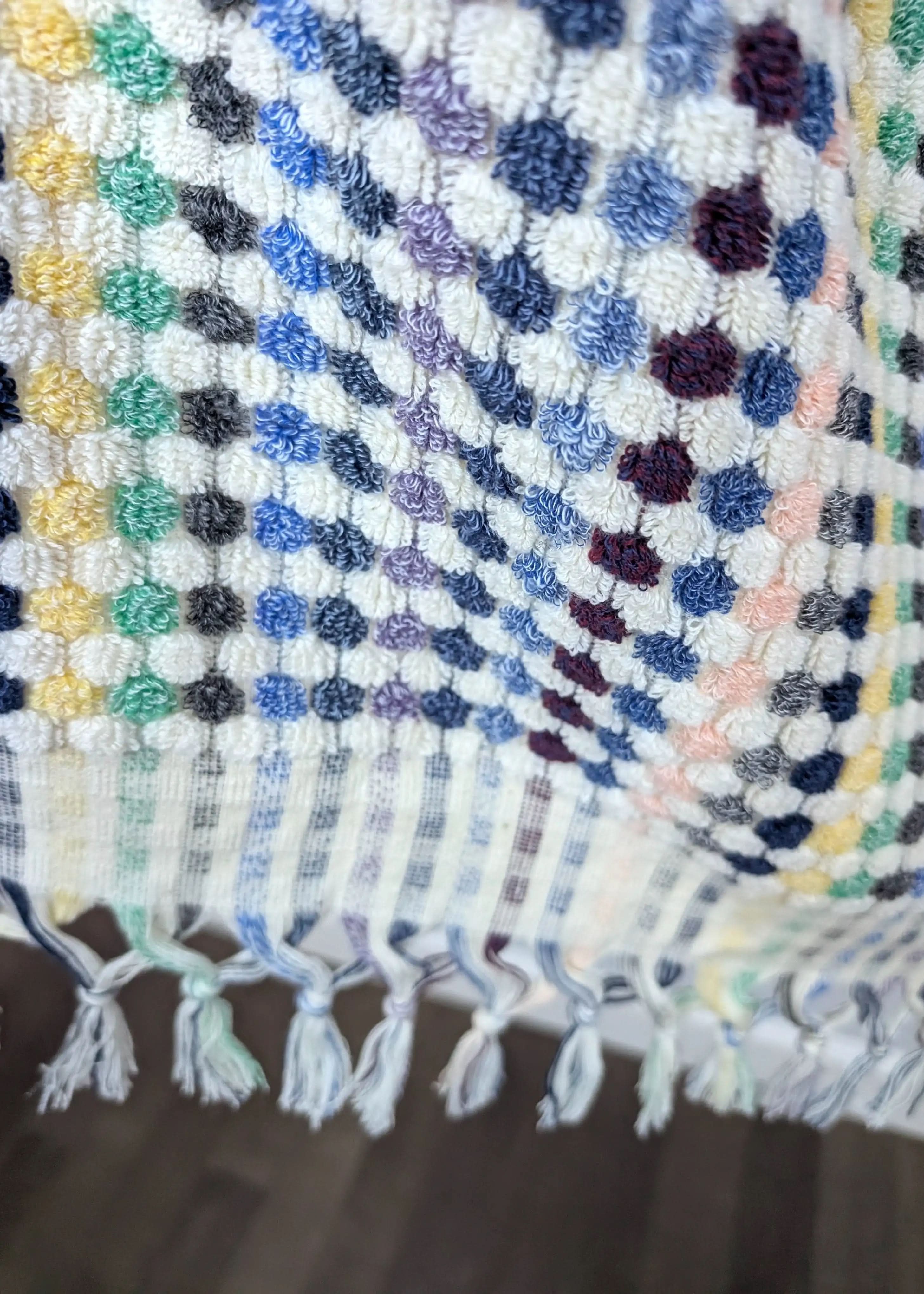 Bloom Collection – Oversized Turkish Cotton Bath Towel with Raised Texture and Hand-Tied Tassels - SwagglyLife Home & Fashion