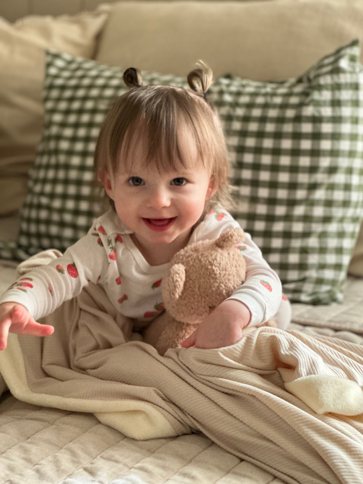 Little Mae & Co. Oat Ribbed Toddler Blanket in - photo