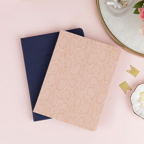 Mom Agenda Desktop 12-Month Planner 2026 in - retail photo