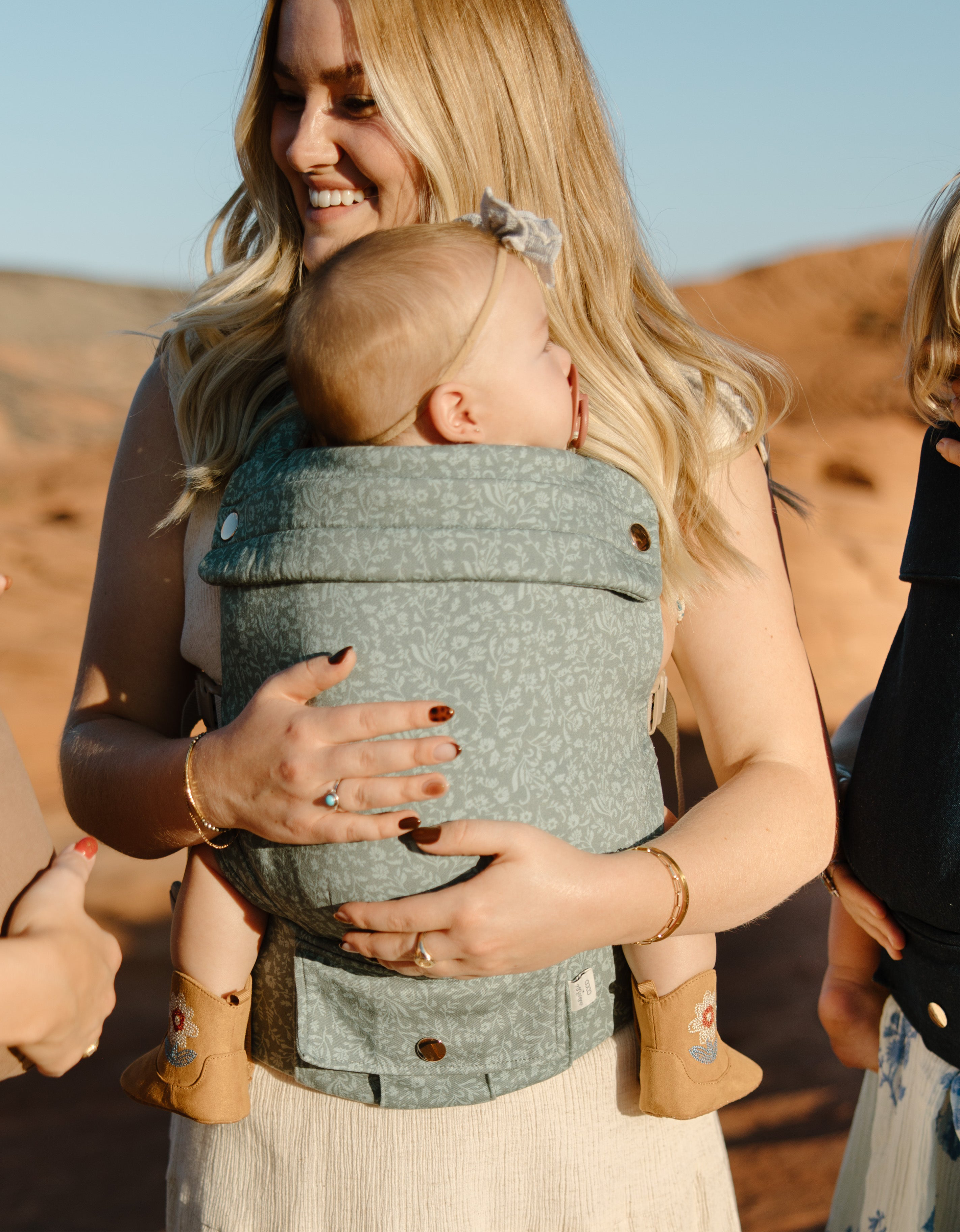 Monroe x Coco Bloom – Neutral Cotton Baby Carrier (7–35 lbs) in - Carrier photo
