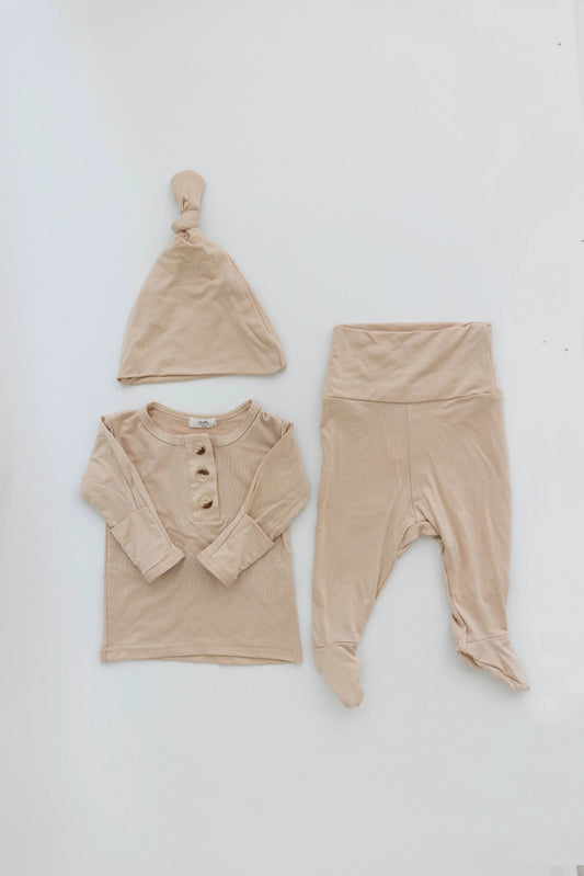 Top and Bottom Outfit Set Gender-Neutral Newborn Clothes - Sand in - Onesies photo