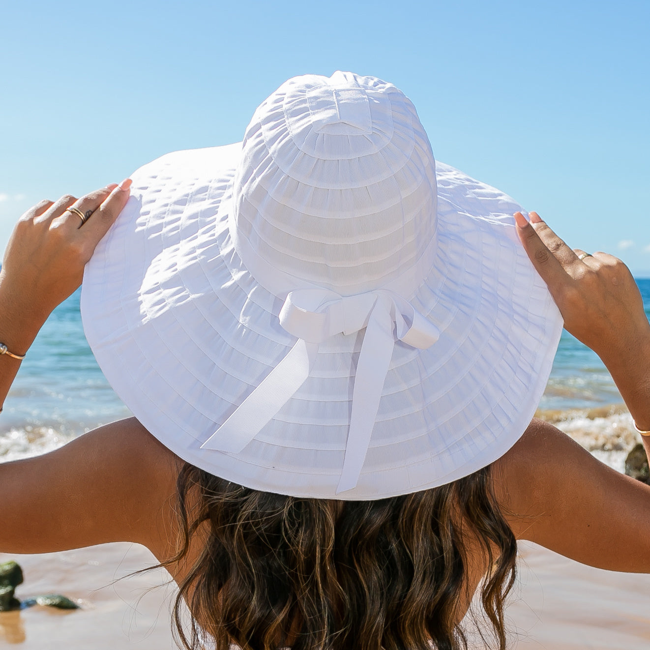 Classic Bow Accent Sunhat in White - photo