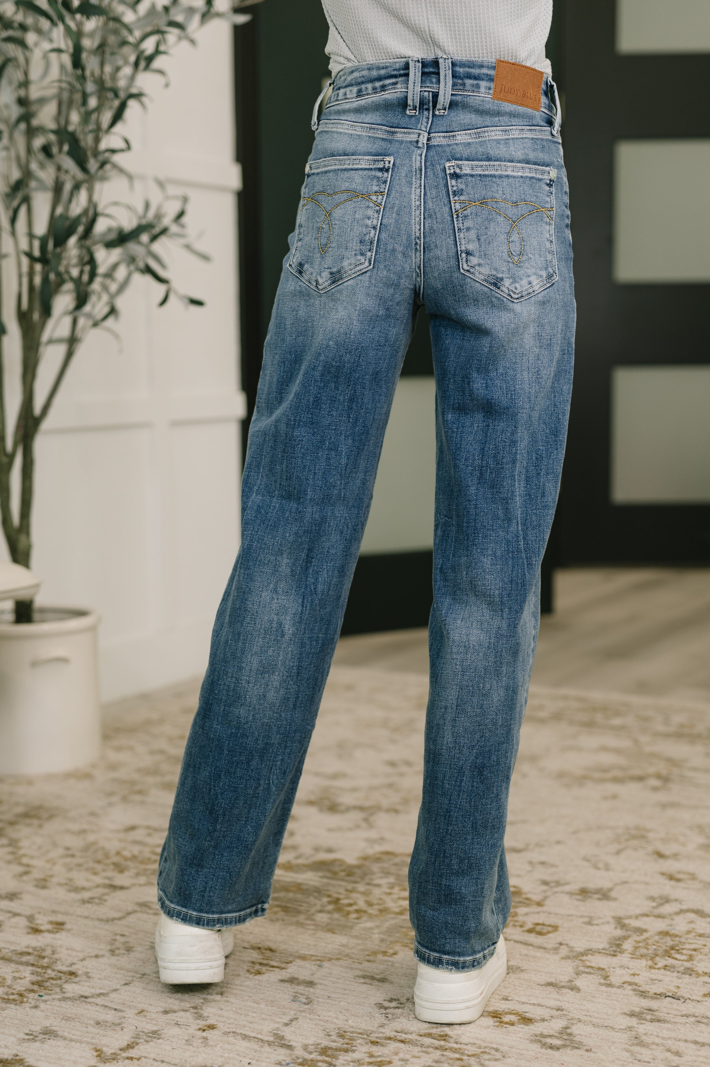 Holly Mid Rise Straight -