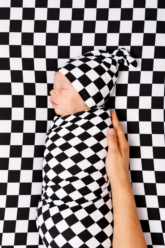 Race Black Checkered Knotted Hat in - photo