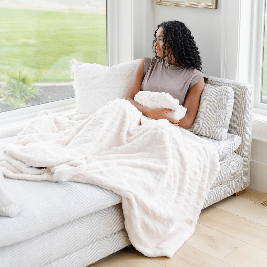 PATTERNED FAUX FUR XL THROW BLANKETS in Ivory - photo