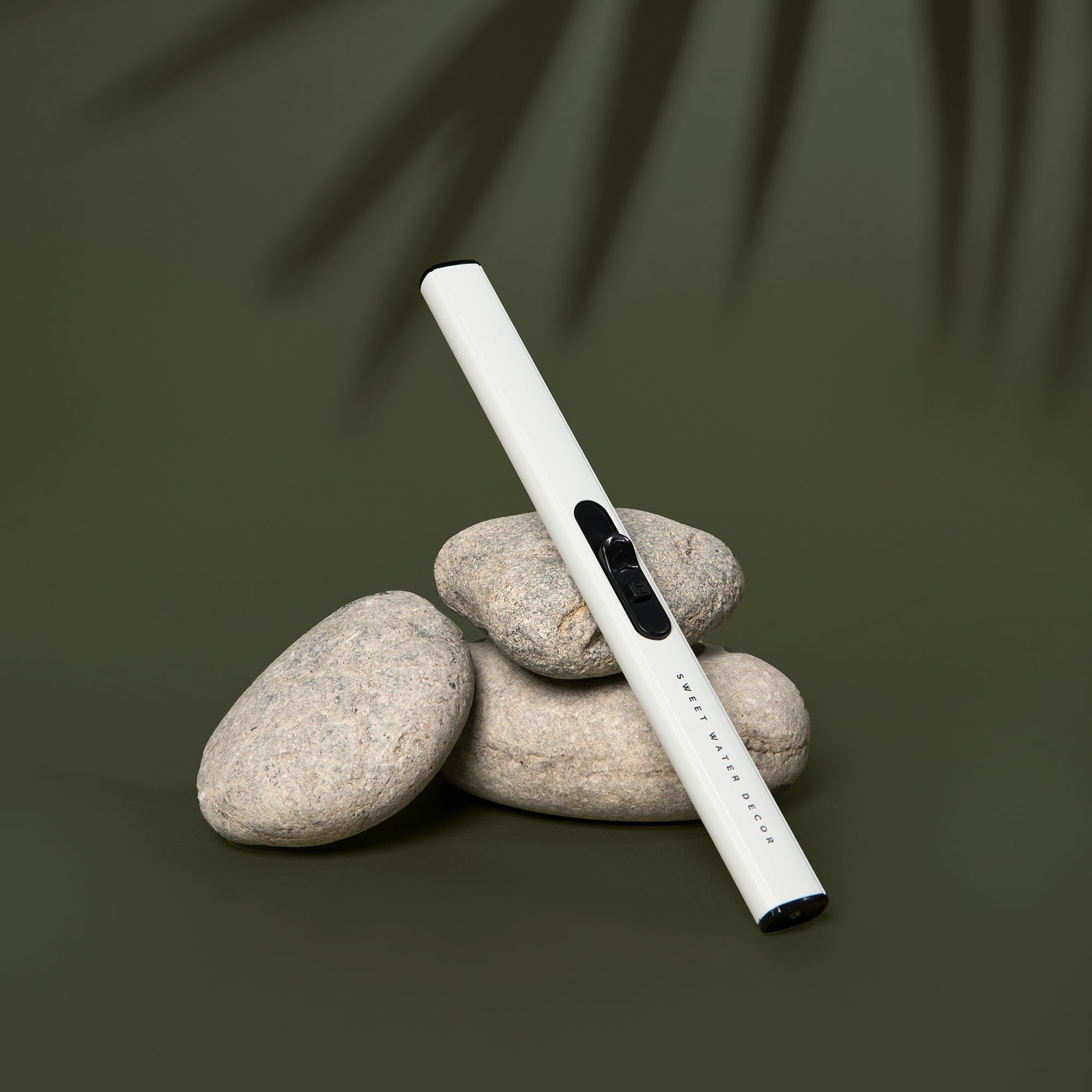 White Electric Lighter in - Rechargeable Lighters photo