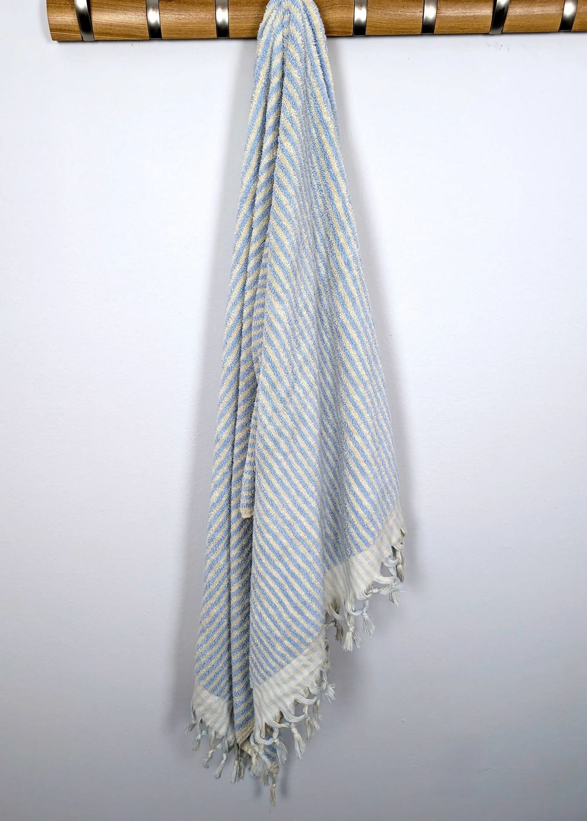 Linea Collection – Oversized Turkish Cotton Bath Towel with Tonal Stripes and Tassels - SwagglyLife Home & Fashion