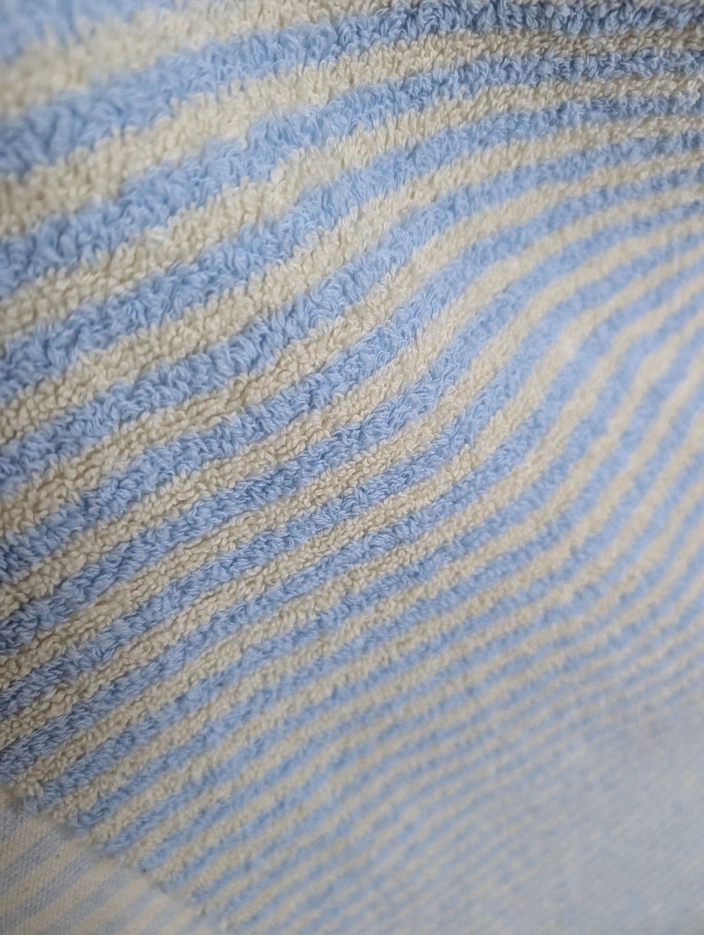 Linea Collection – Oversized Turkish Cotton Bath Towel with Tonal Stripes and Tassels - SwagglyLife Home & Fashion