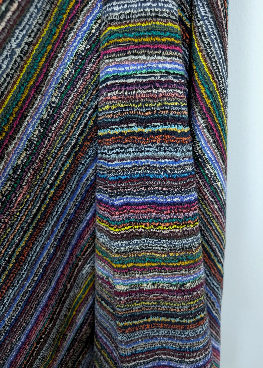 Linea Collection – Oversized Turkish Cotton Bath Towel with Tonal Stripes and Tassels - SwagglyLife Home & Fashion