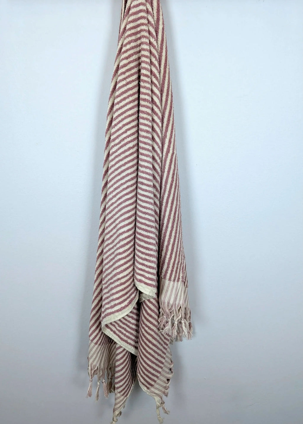 Linea Collection – Oversized Turkish Cotton Bath Towel with Tonal Stripes and Tassels - SwagglyLife Home & Fashion
