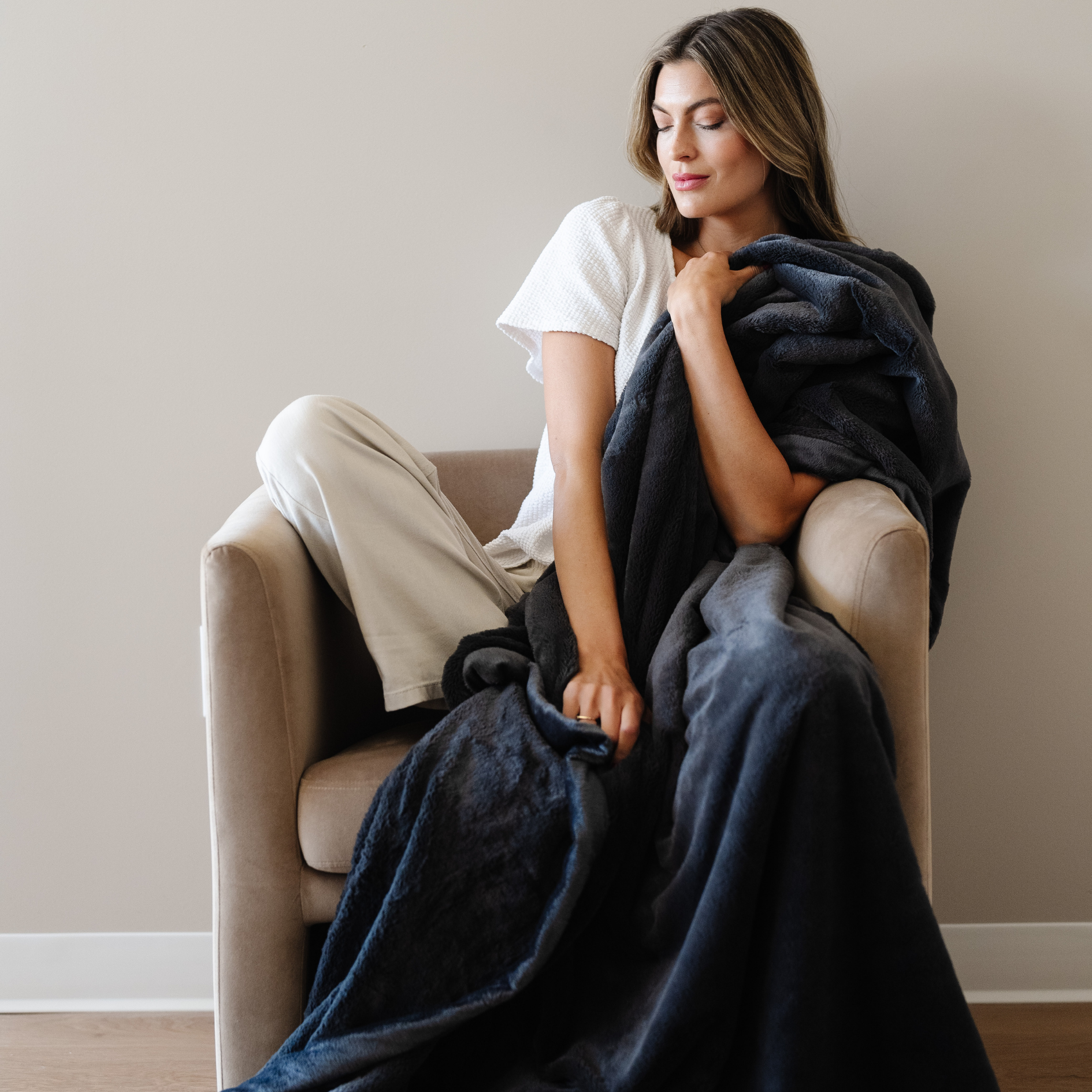 LUSH XL BLANKETS in Charcoal - photo