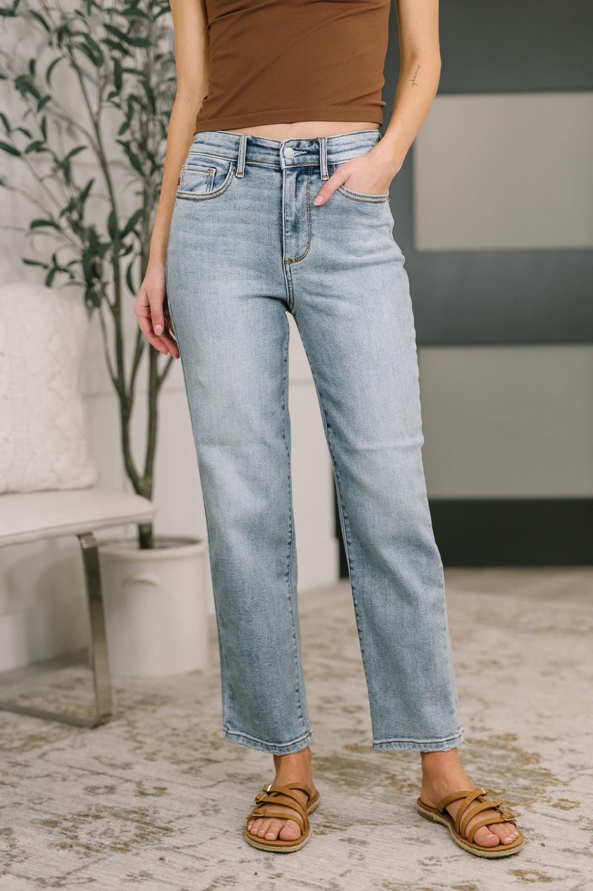 Natalie High Waist Ankle Straight in - Womens photo