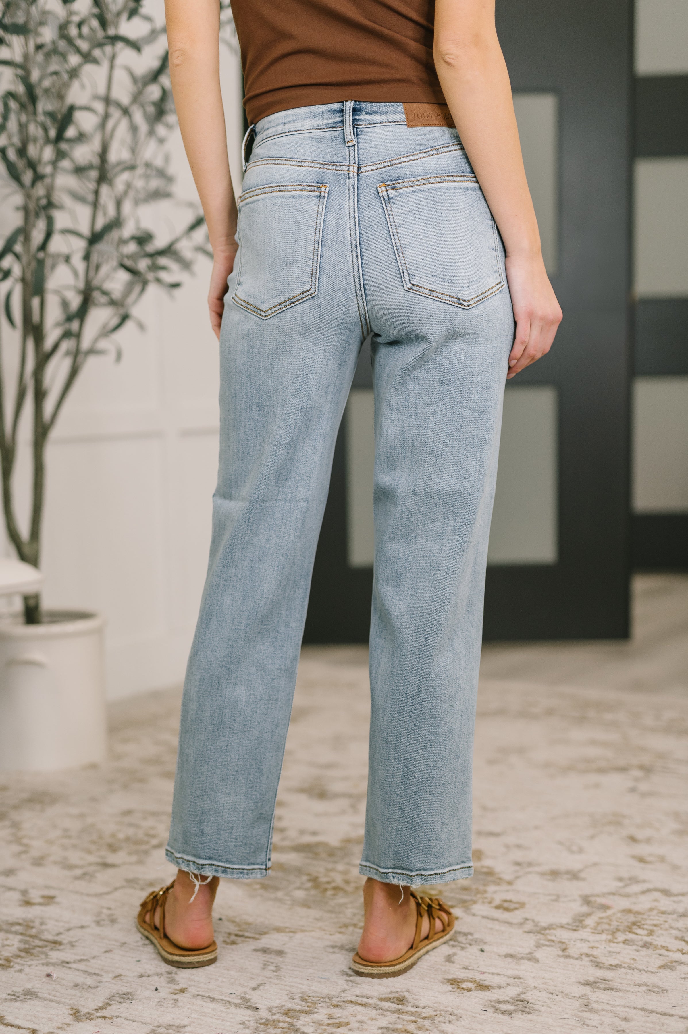 Natalie High Waist Ankle Straight in - Womens photo