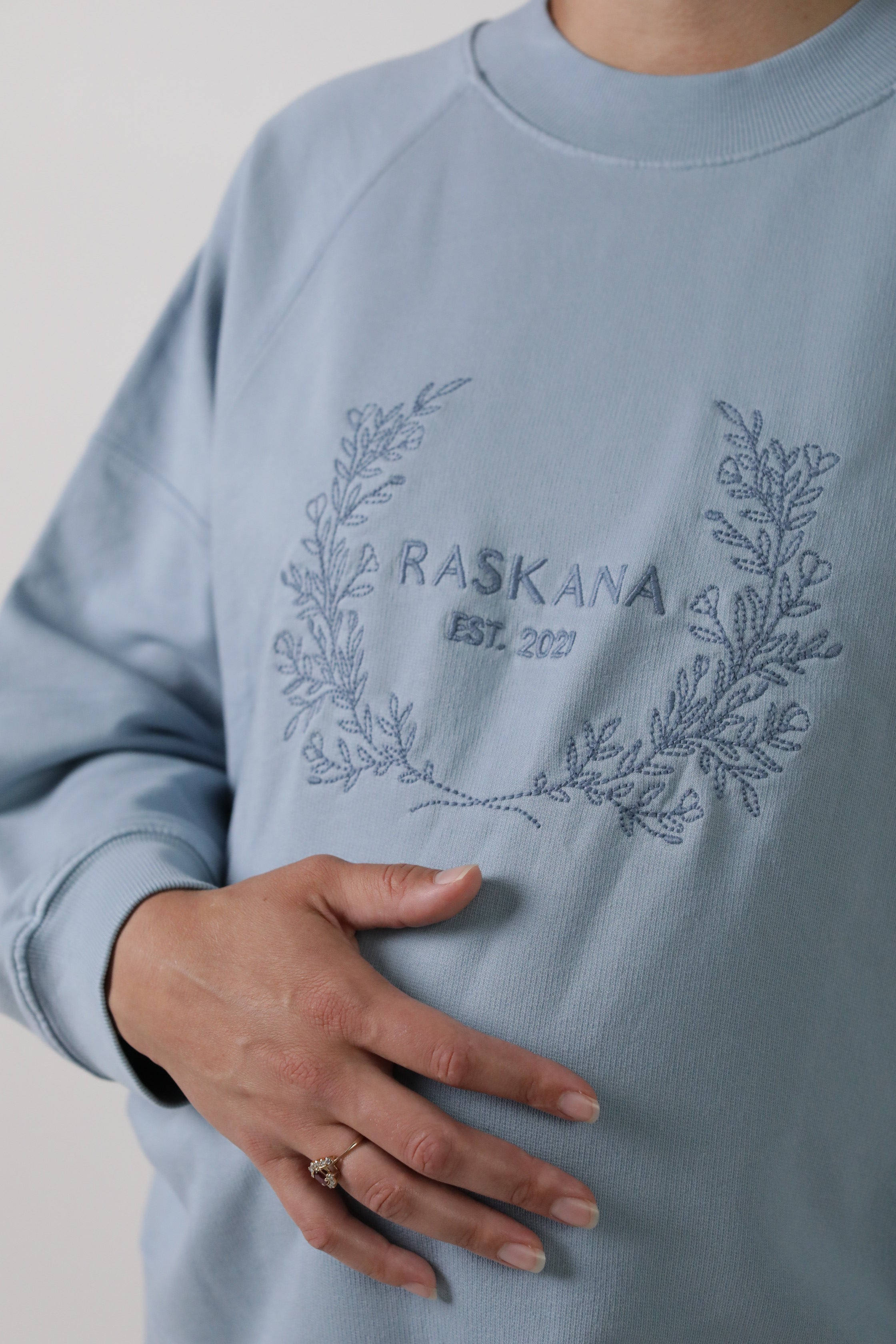 ELLE || ORGANIC COTTON MATERNITY CREW NECK PULLOVER in - photo