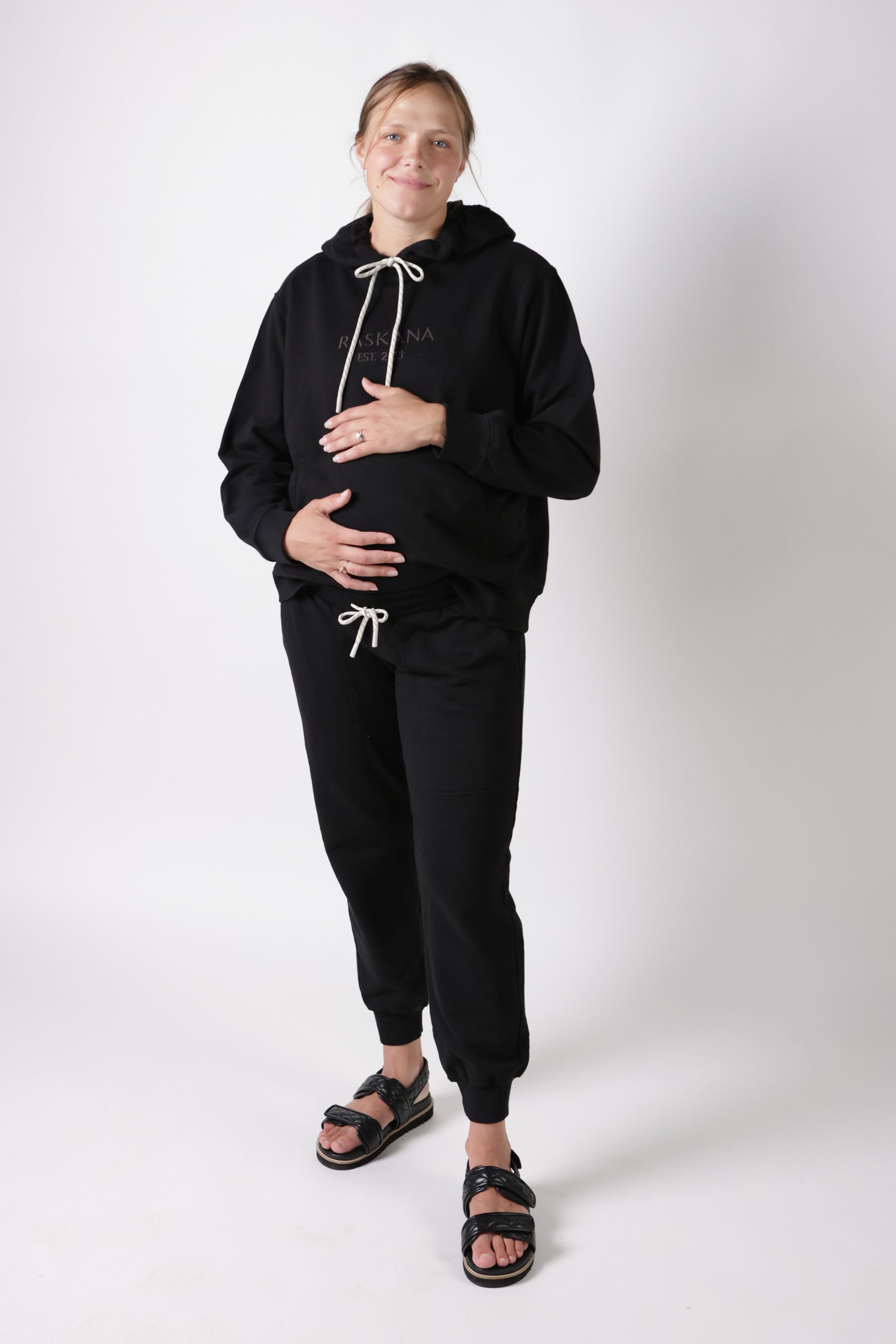 ELLE || ORGANIC COTTON MATERNITY JOGGER in - photo