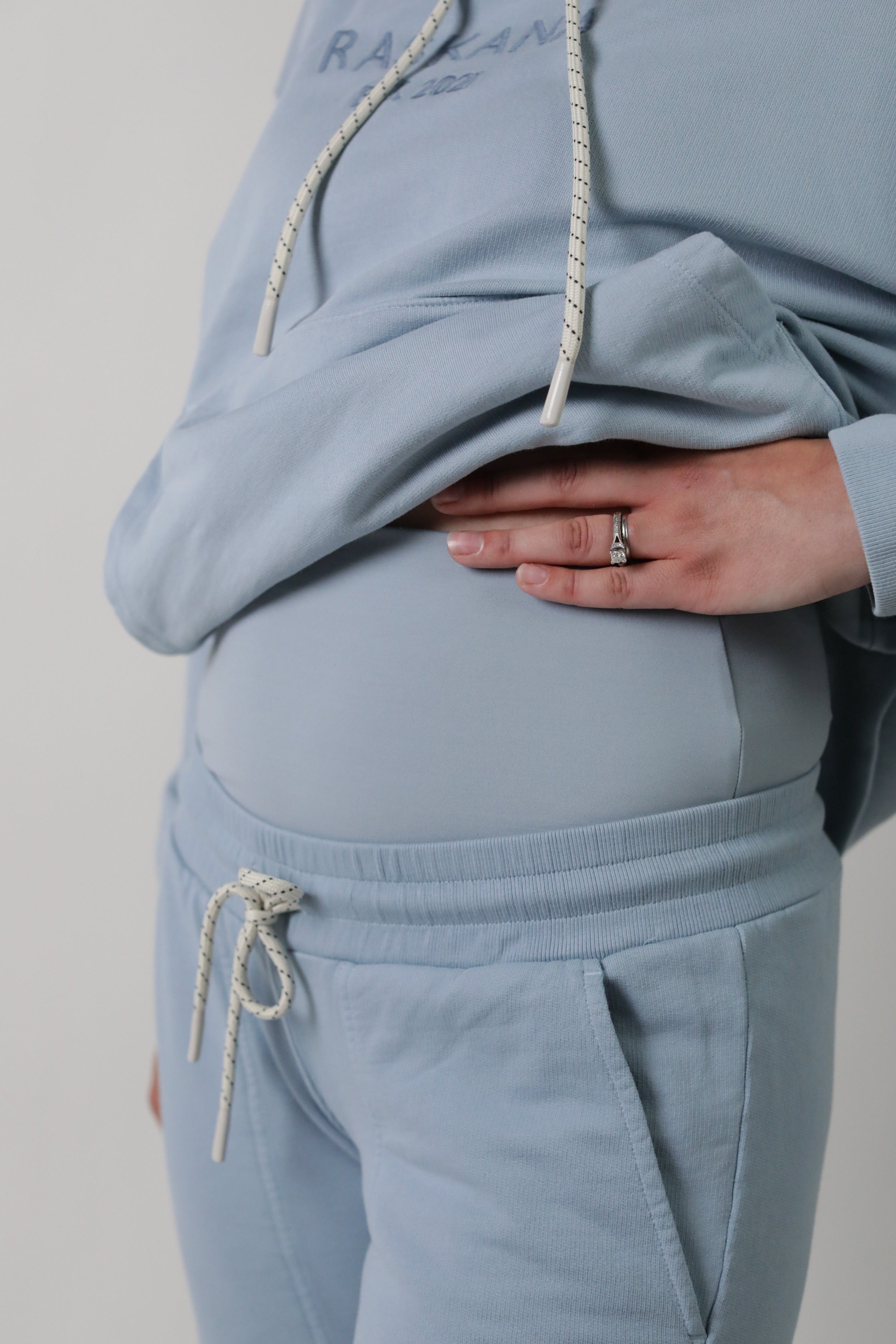 ELLE || ORGANIC COTTON MATERNITY JOGGER in - photo