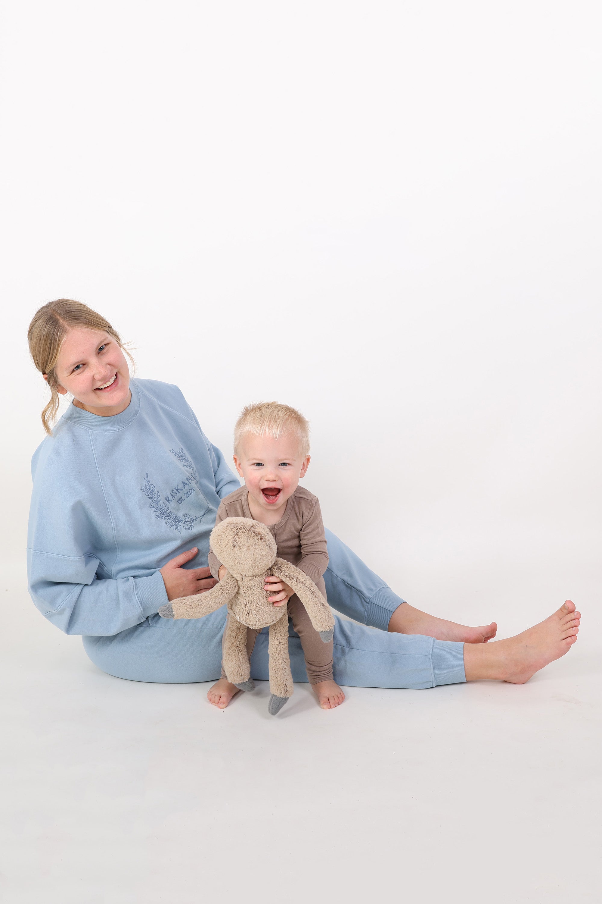 ELLE || ORGANIC COTTON MATERNITY JOGGER in - photo