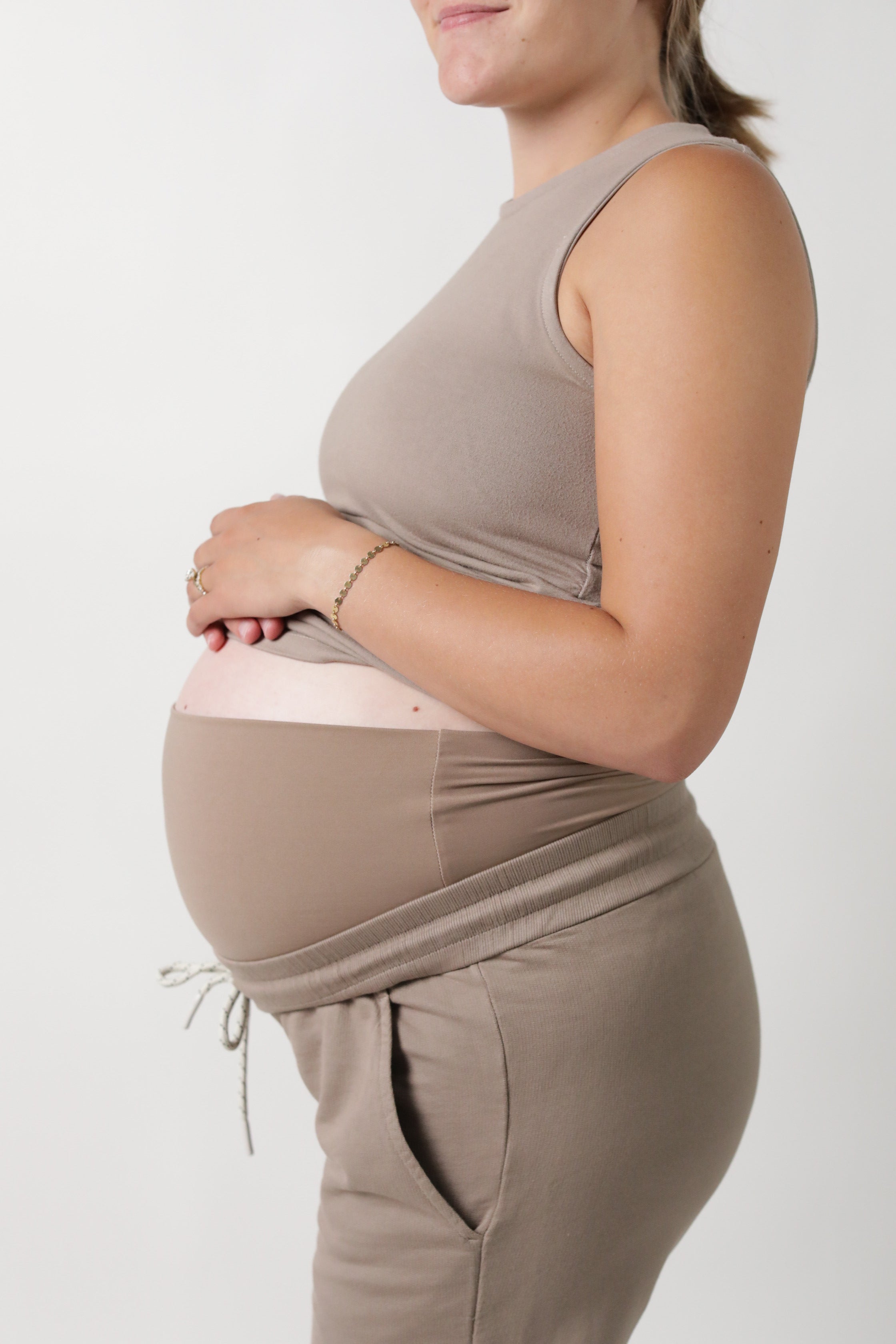 ELLE || ORGANIC COTTON MATERNITY JOGGER in - photo