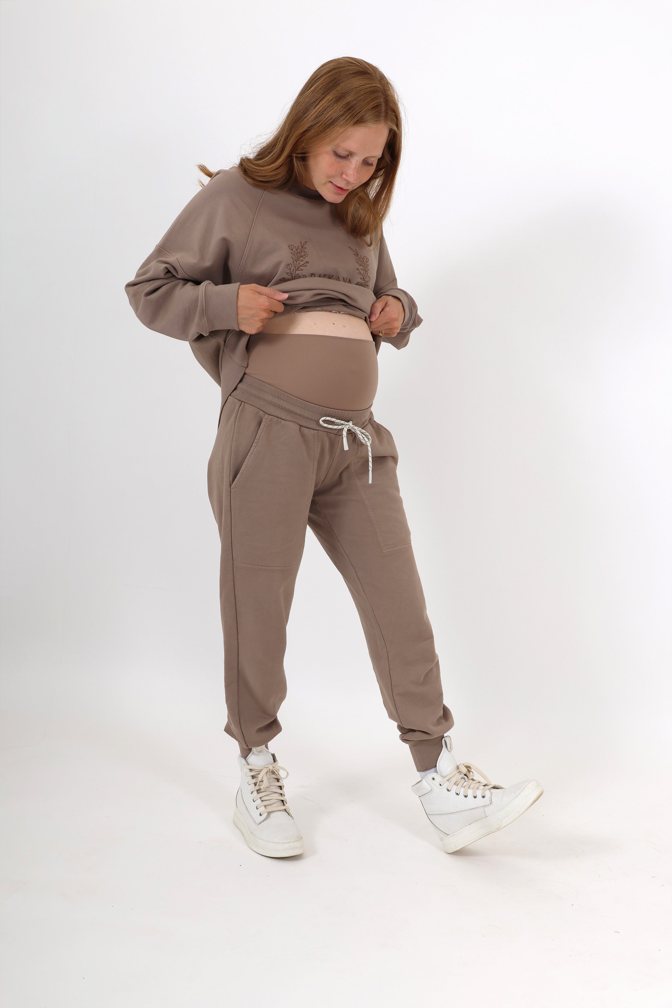 ELLE || ORGANIC COTTON MATERNITY JOGGER in - photo