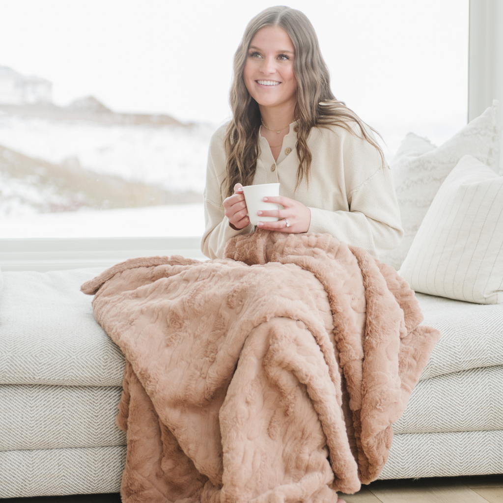 PATTERNED FAUX FUR XL THROW BLANKETS in Rouge - photo
