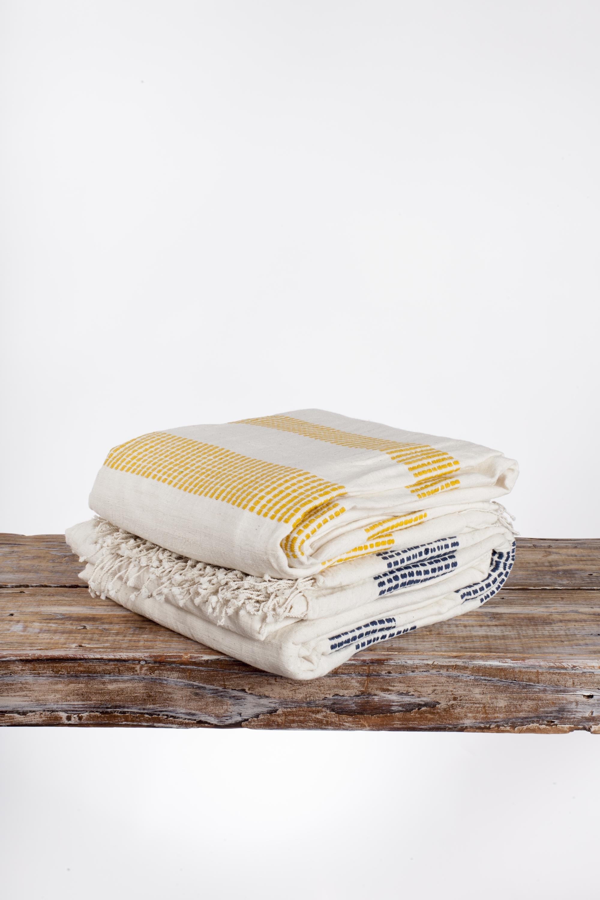 3 Panel Dotted Cotton Blanket in - Bedding photo