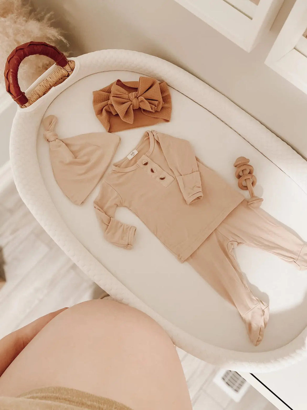 Top and Bottom Outfit Set Gender-Neutral Newborn Clothes - Sand in - Onesies photo