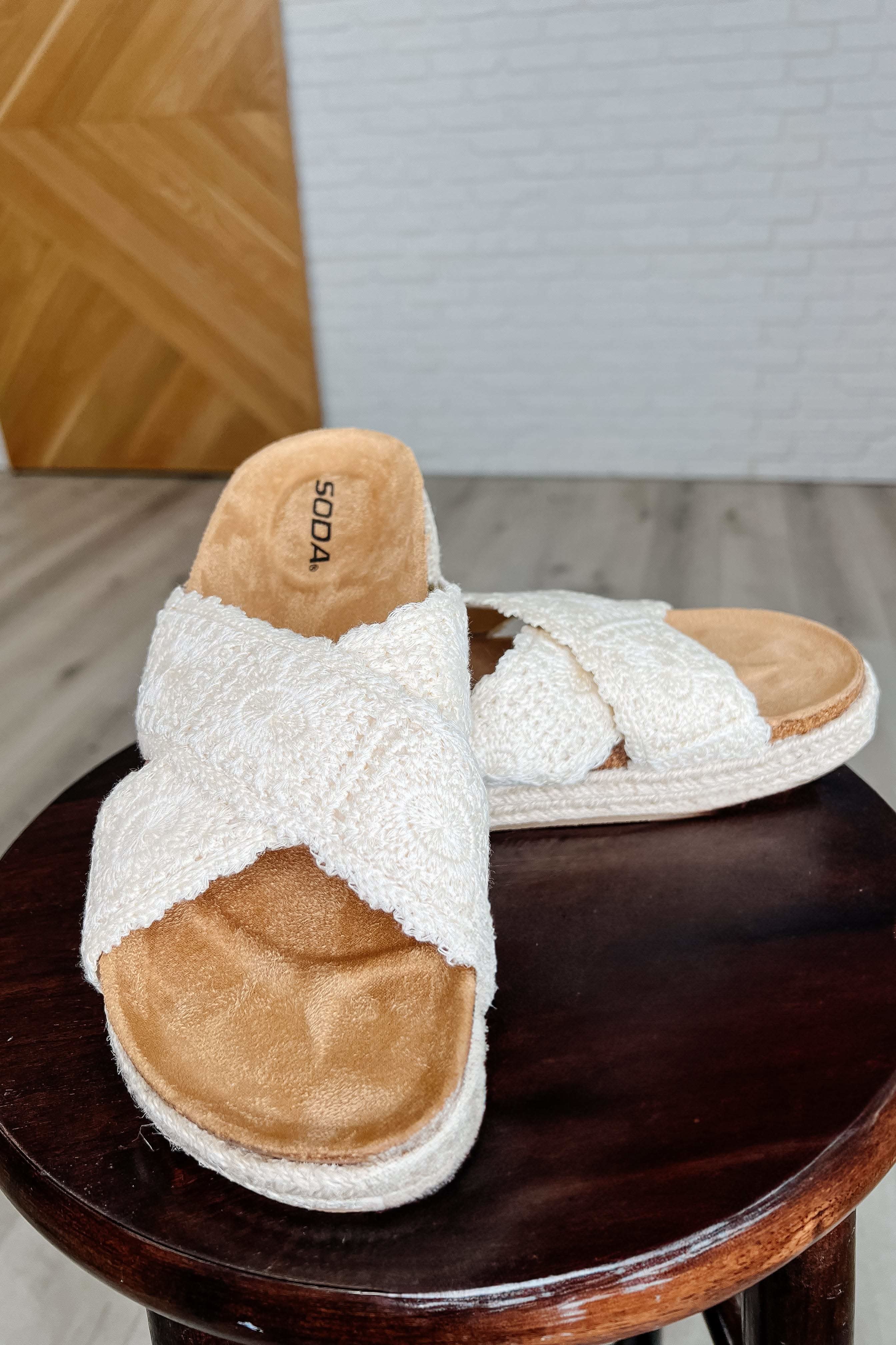 Shoreline Stride Sandals in Sadina Beige